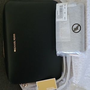 Michael kors crossbody with zip around card case